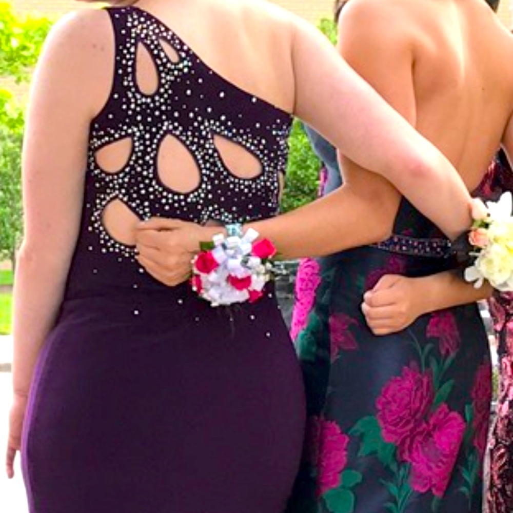 Betsy & Adam Plum Cocktail/Prom dress Size 6 high slit front w/ pink lining